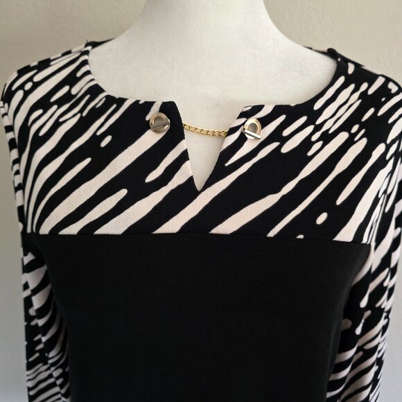 Chico's Travelers Top Tunic Black White Stretch Gold Chain Accent Size 0 Small - Picture 2 of 8